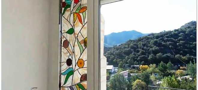 Декоративное цветное стекло в интерьере