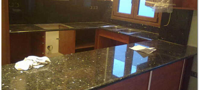 Столешницы из искусственного акрилового камня на кухне