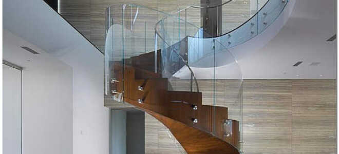 Что необходимо учесть при выборе лестницы на второй этаж в частном доме