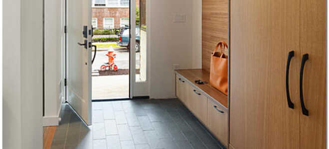 Как правильно выбрать обои для прихожей в квартире