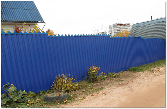 Фото забора из профнастила
